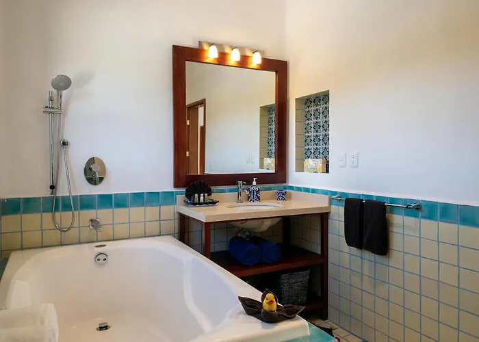 Casa Zarah - Hacienda Family - Pool And 2-block To Pousada *